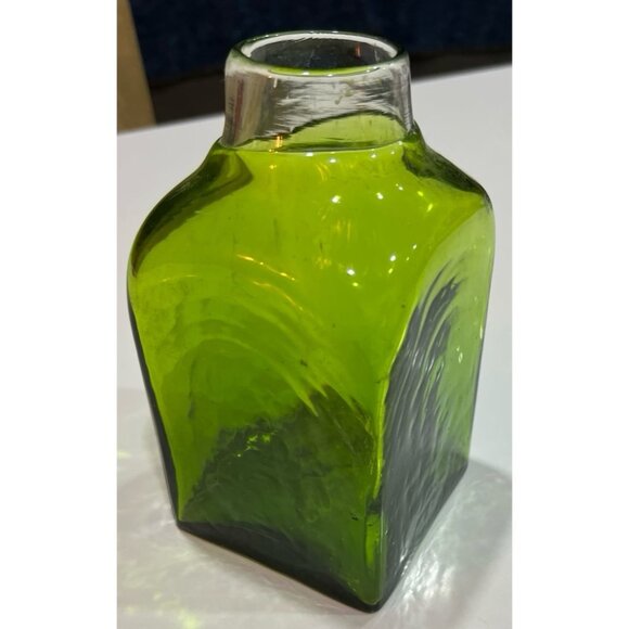 Vintage Green glass Water Bottle, square shape and indentation on the sides - Picture 3 of 3